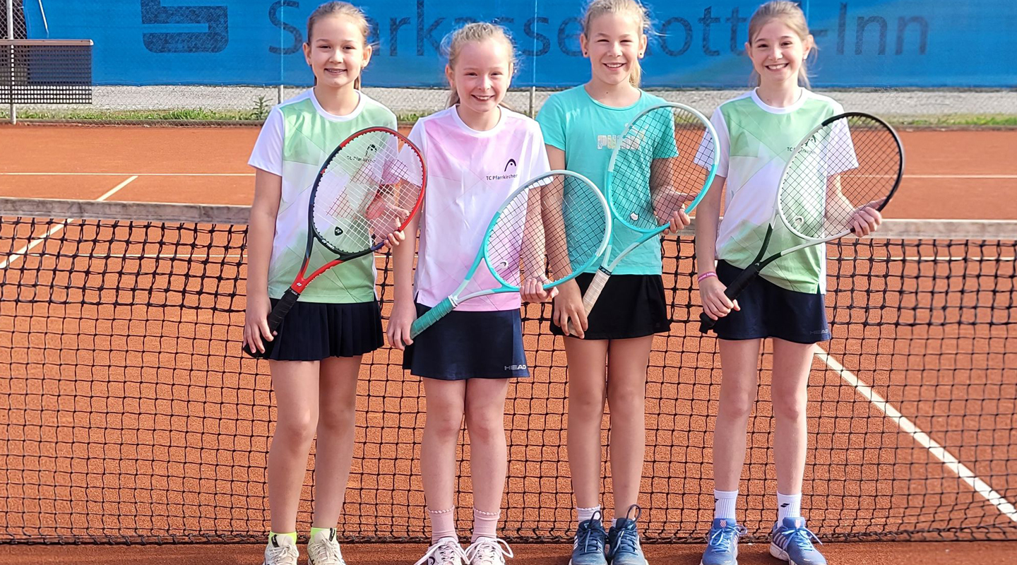 Manschaftsfoto-Bambina-12-Suedliga-2-Gr-828 Mannschaften Mädchen des TC Pfarrkirchen in der Sommer-Saison 2024.